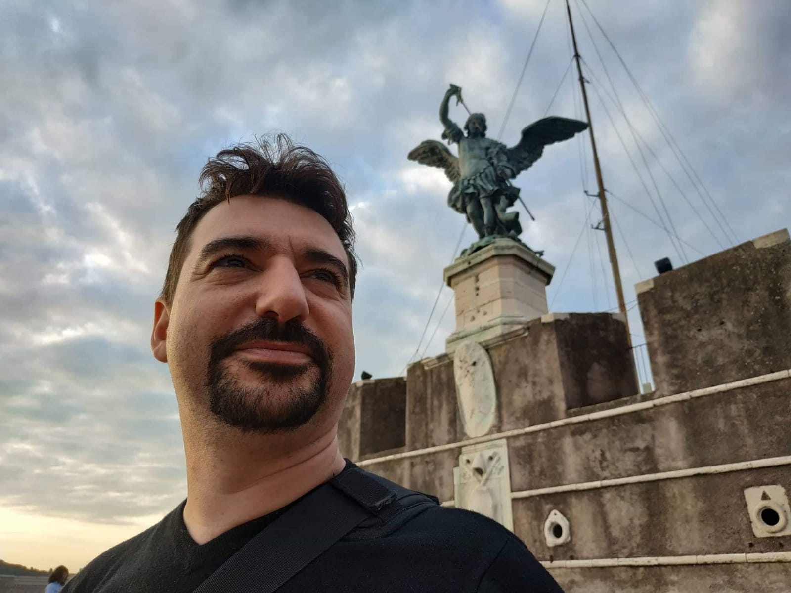 Alessandro Piconi in una delle sue apparizioni a Castel Sant'Angelo